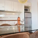 Anita *